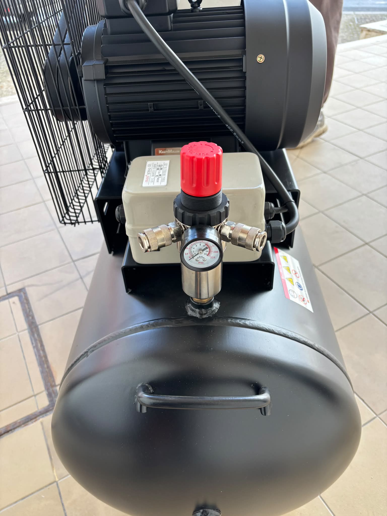 Compressor de Ar 200L Trifasico